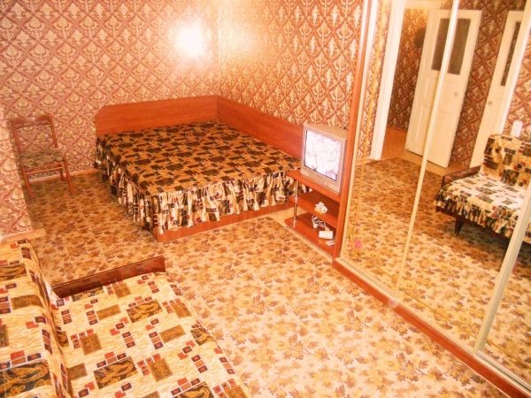 Сдается посуточно отдельное жилье. 1 room, 30 m², 2nd floor/5 floors. 22, Проспект Центральный, Николаев. 
