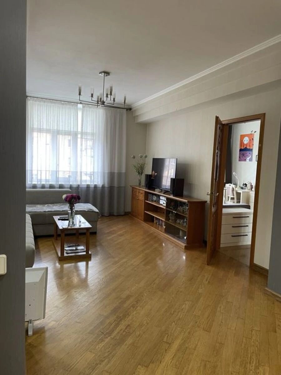 Apartment for rent. 3 rooms, 83 m², 5th floor/6 floors. Shevchenkivskyy rayon, Kyiv. 