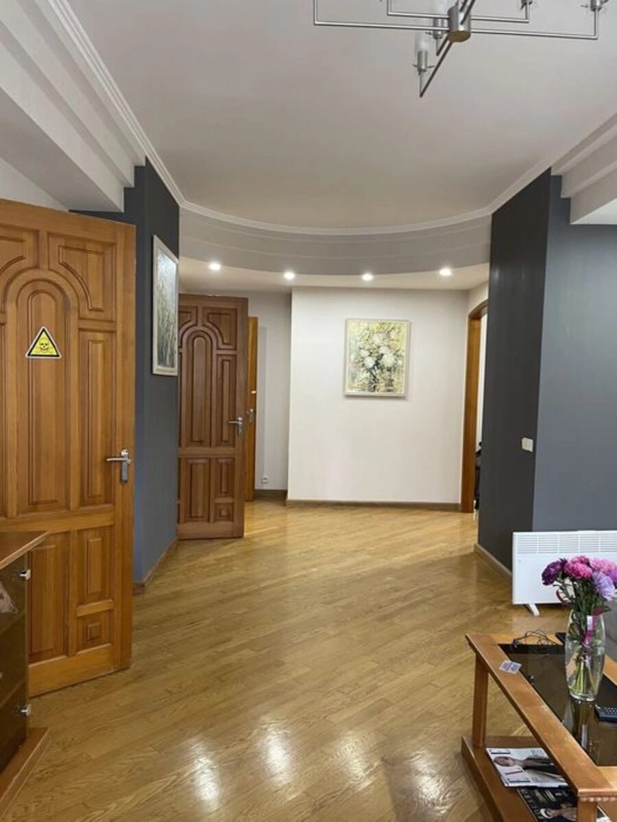 Apartment for rent. 3 rooms, 83 m², 5th floor/6 floors. Shevchenkivskyy rayon, Kyiv. 