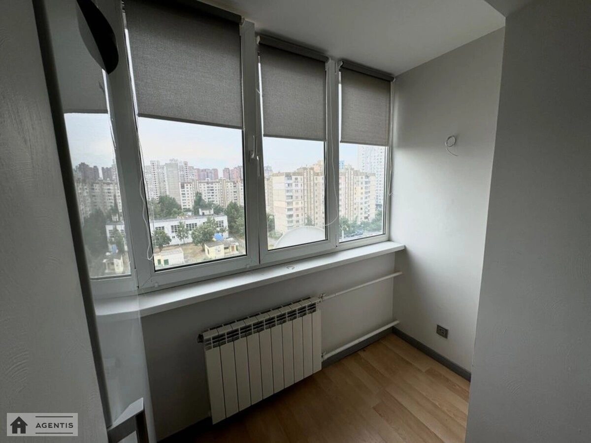 Apartment for rent. 3 rooms, 86 m², 9th floor/10 floors. 5, Dragomanova 5, Kyiv. 