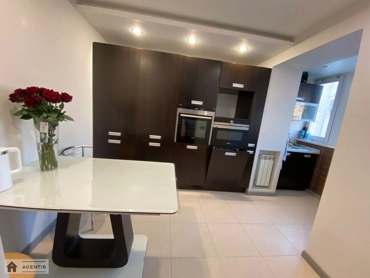 Apartment for rent. 3 rooms, 86 m², 9th floor/10 floors. 5, Dragomanova 5, Kyiv. 