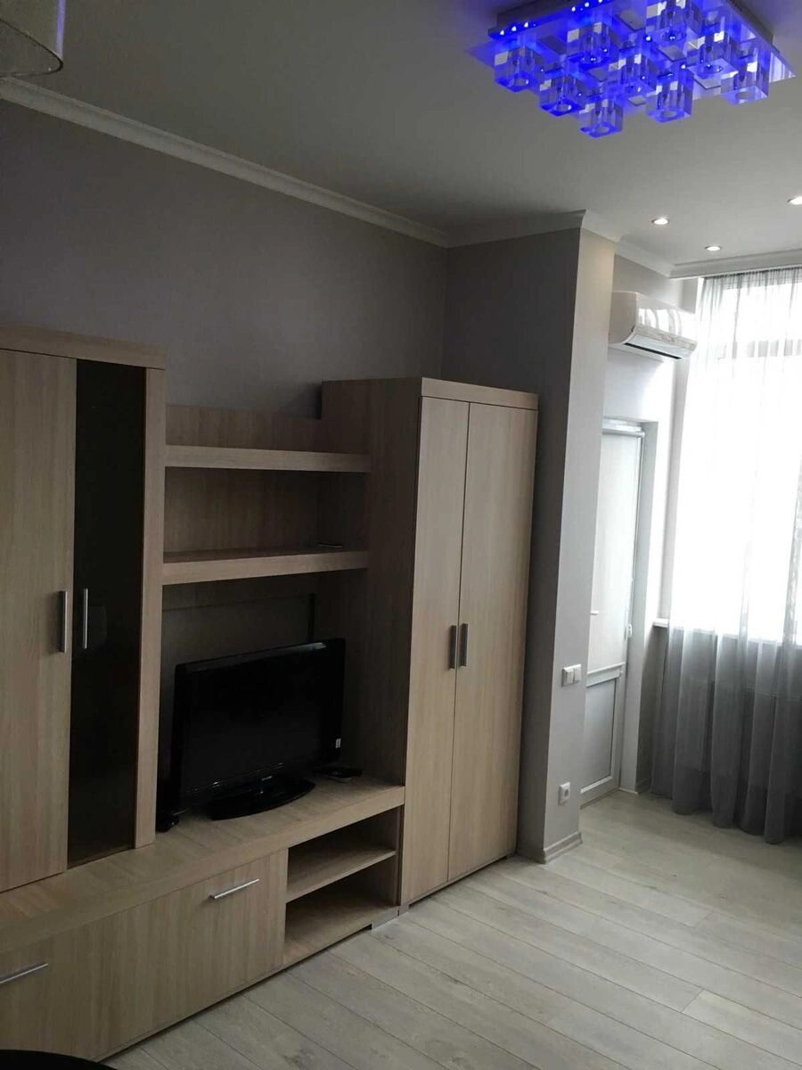 Apartment for rent. 1 room, 32 m², 11 floor/32 floors. 118, Zhylyanska 118, Kyiv. 