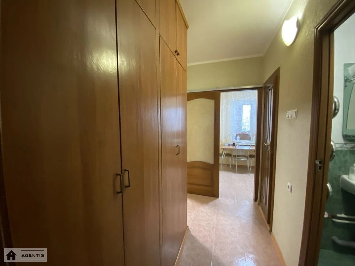 Apartment for rent. 2 rooms, 52 m², 11 floor/18 floors. Revutckogo, Kyiv. 