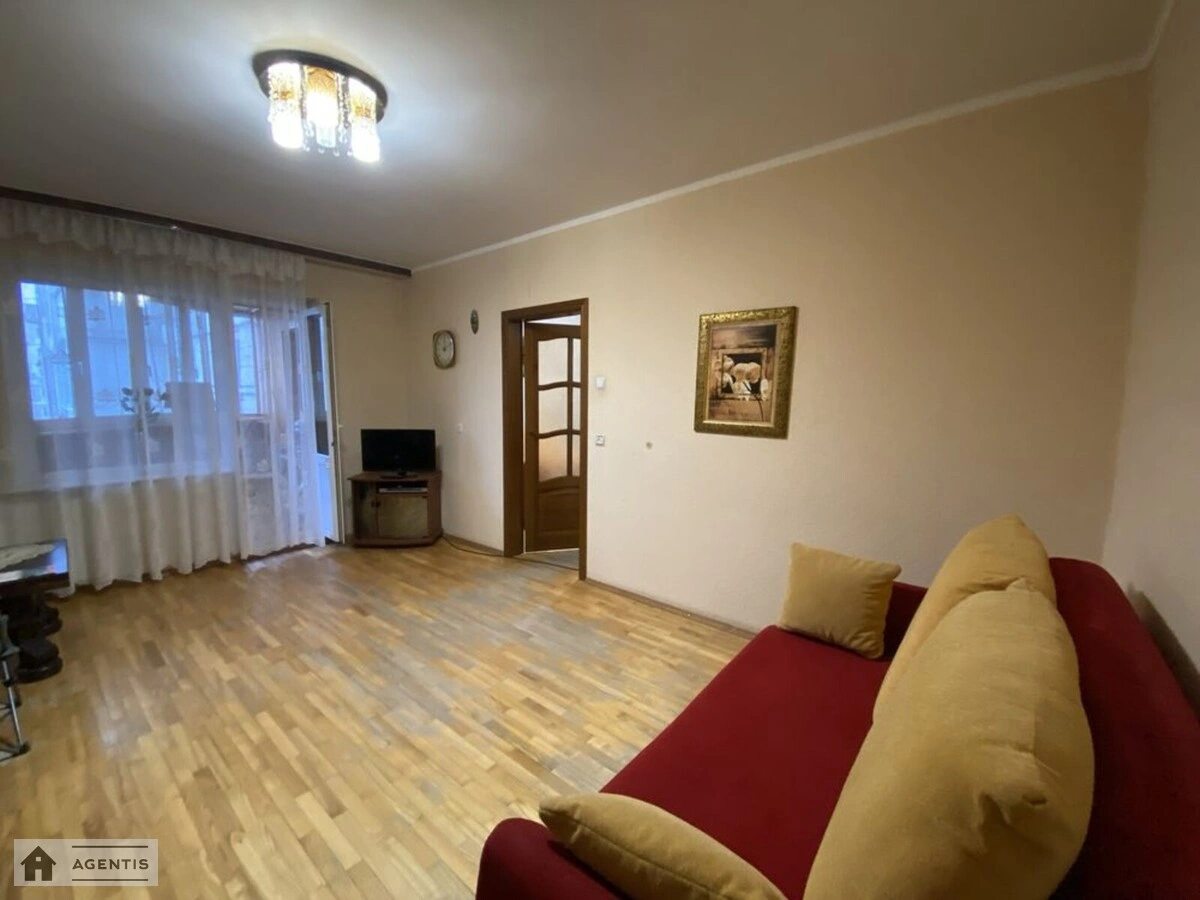 Apartment for rent. 2 rooms, 52 m², 11 floor/18 floors. Revutckogo, Kyiv. 
