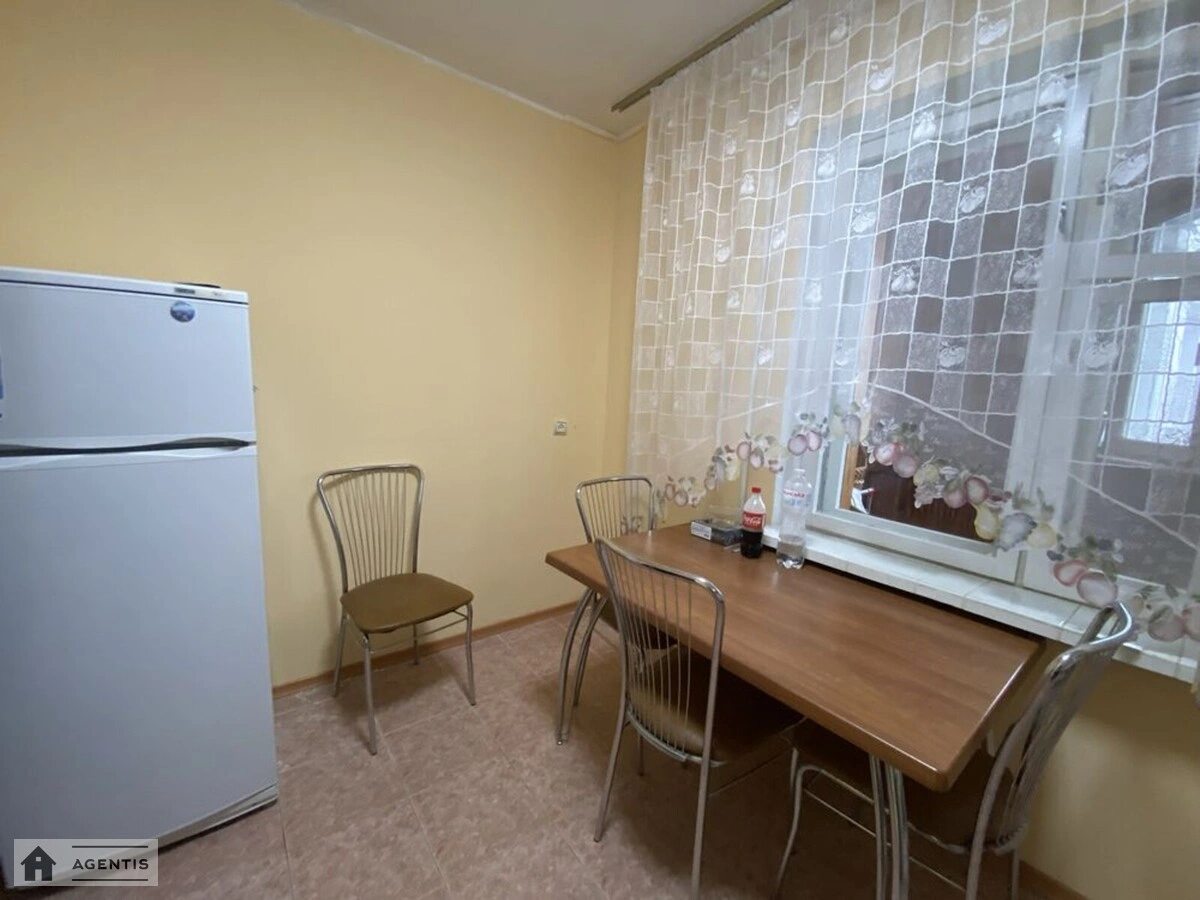 Apartment for rent. 2 rooms, 52 m², 11 floor/18 floors. Revutckogo, Kyiv. 