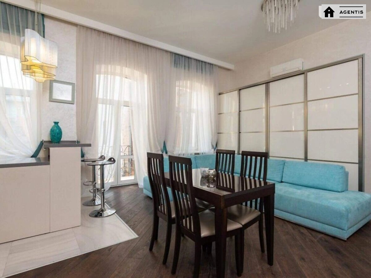 Apartment for rent. 3 rooms, 80 m², 3rd floor/4 floors. 27, Konstantynivska vul., Kyiv. 