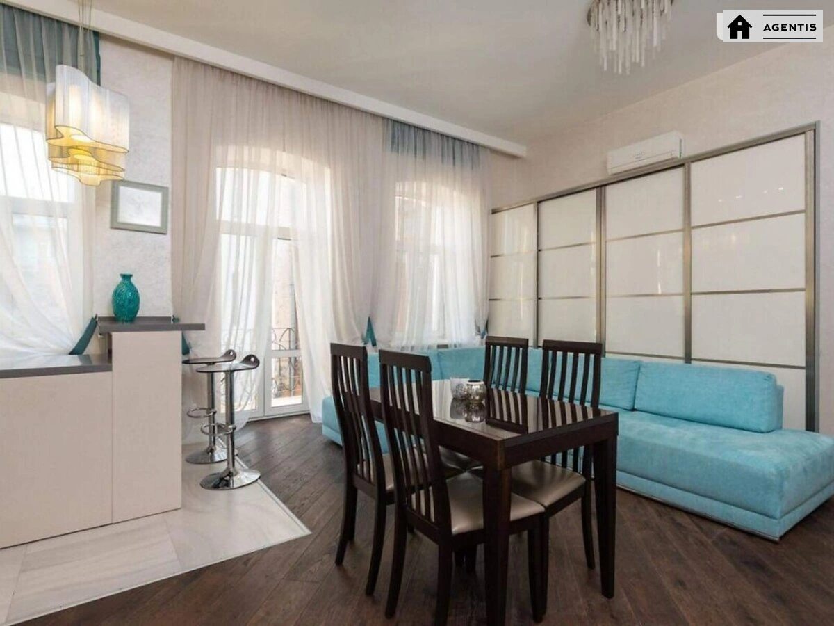 Сдам квартиру. 3 rooms, 80 m², 3rd floor/4 floors. 27, Константинівська вул., Киев. 