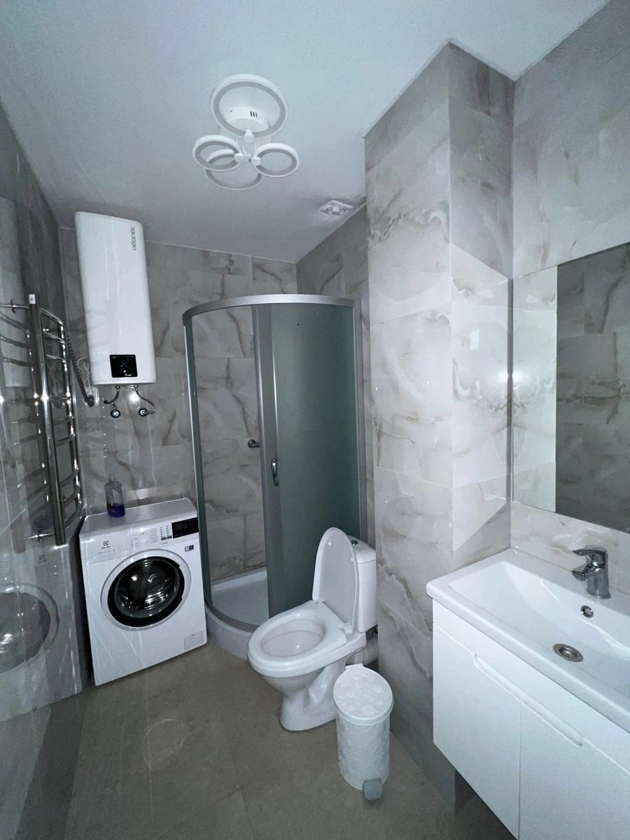 Apartment for rent. 1 room, 43 m², 1st floor/12 floors. 127, Kamyanska vul. Dniprodzerzhynska, Kyiv. 