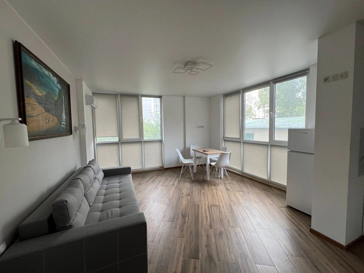 Apartment for rent. 1 room, 43 m², 1st floor/12 floors. 127, Kamyanska vul. Dniprodzerzhynska, Kyiv. 