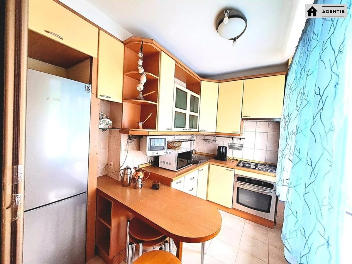 Apartment for rent. 3 rooms, 64 m², 2nd floor/9 floors. 9, Vasylkivska 9, Kyiv. 