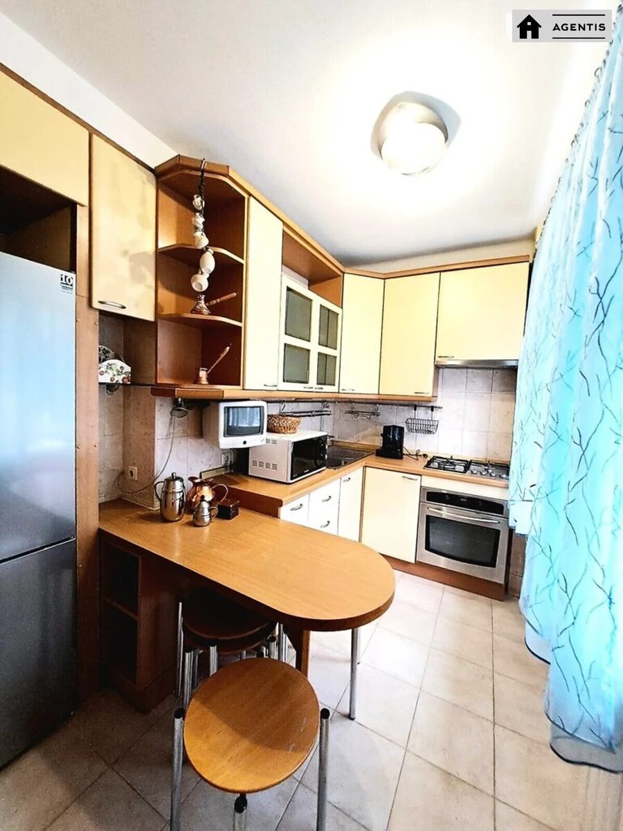 Apartment for rent. 3 rooms, 64 m², 2nd floor/9 floors. 9, Vasylkivska 9, Kyiv. 