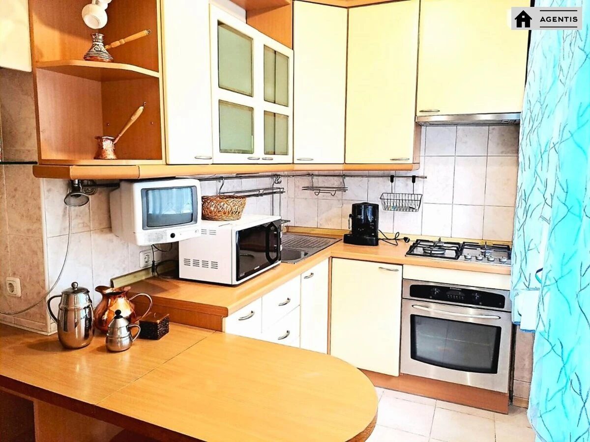 Apartment for rent. 3 rooms, 64 m², 2nd floor/9 floors. 9, Vasylkivska 9, Kyiv. 