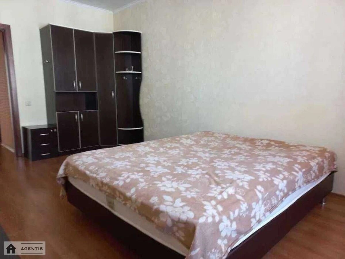 Apartment for rent. 3 rooms, 106 m², 12 floor/16 floors. 35, Anny Akhmatovoyi vul., Kyiv. 