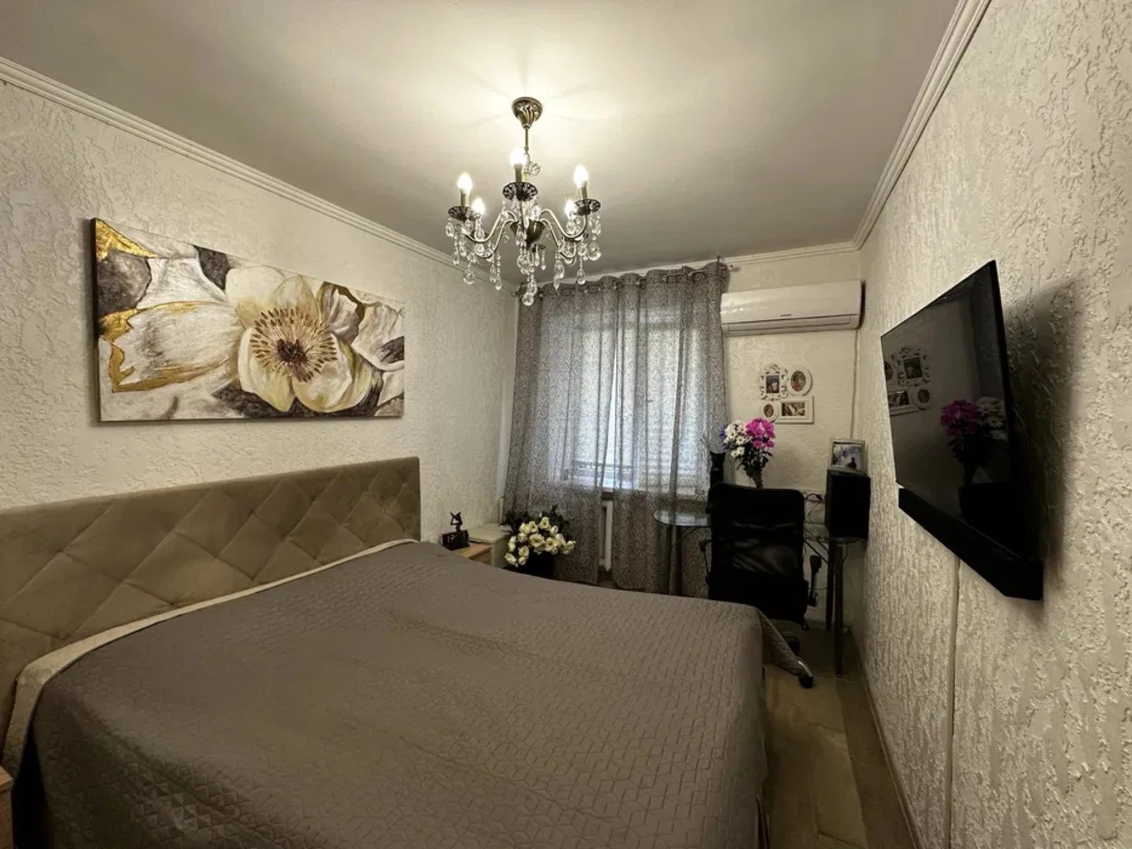 Apartments for sale. 2 rooms, 52 m², 7th floor/9 floors. 27, Petrova Henerala ul., Odesa. 