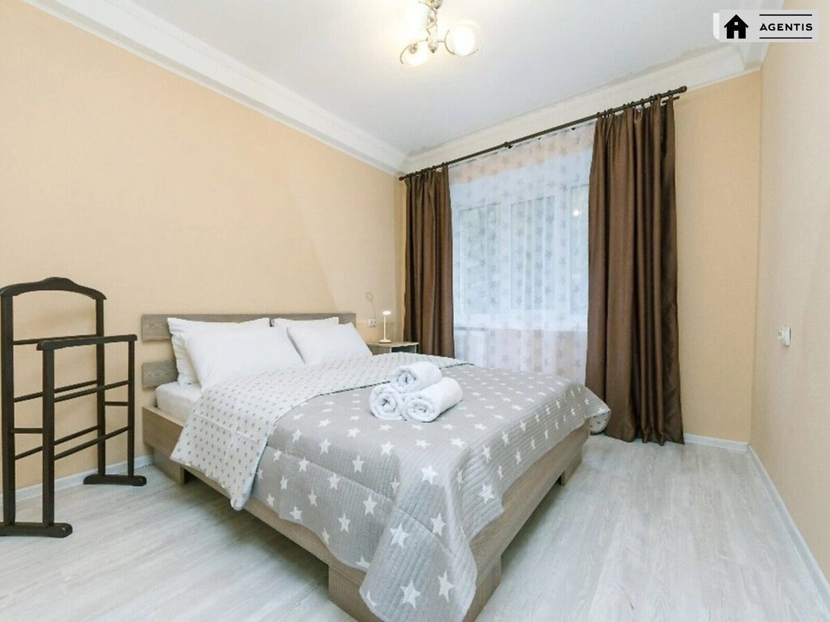 Apartment for rent. 3 rooms, 57 m², 2nd floor/9 floors. 1, Akademika Filatova vul., Kyiv. 
