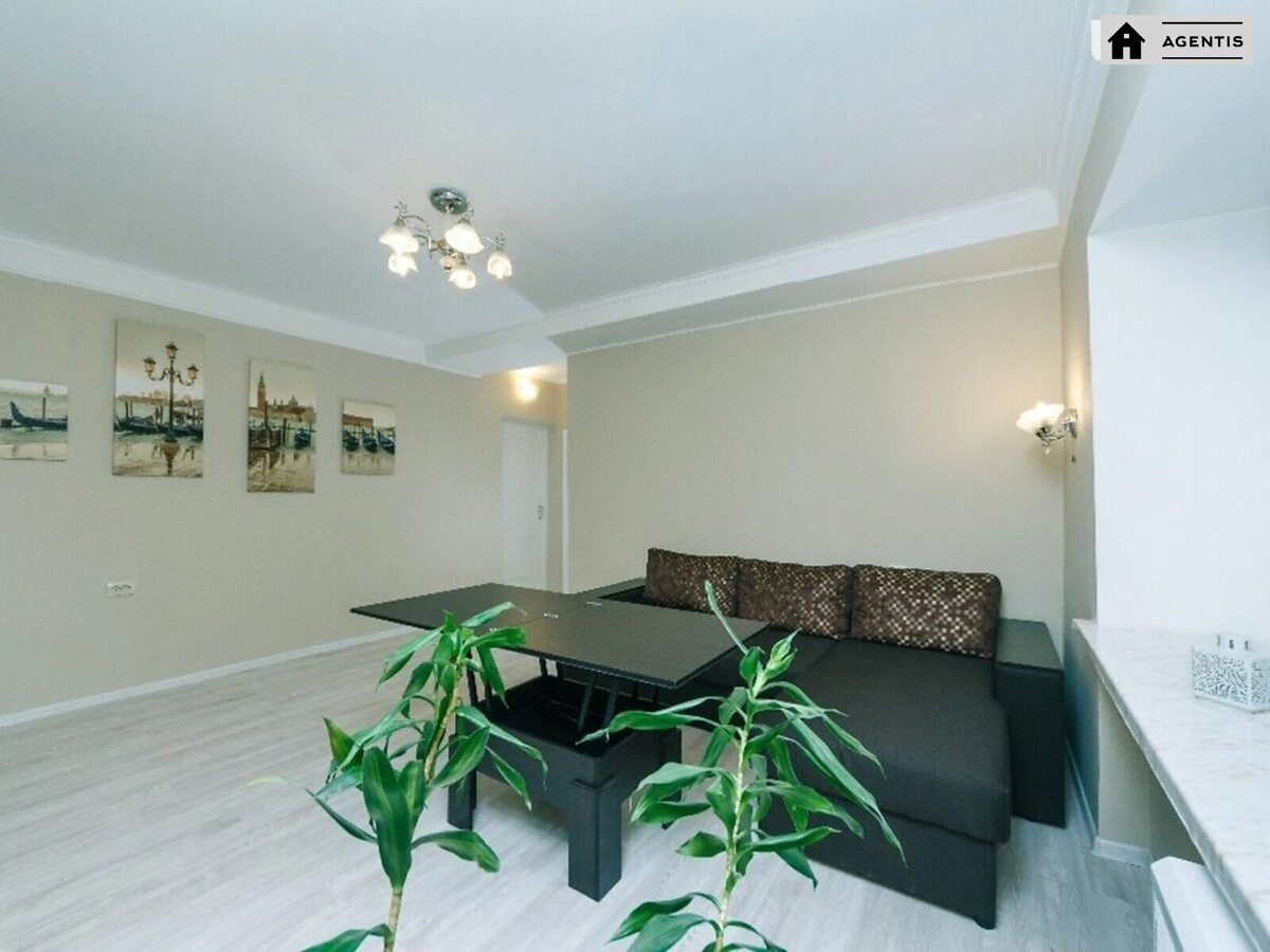 Apartment for rent. 3 rooms, 57 m², 2nd floor/9 floors. 1, Akademika Filatova vul., Kyiv. 