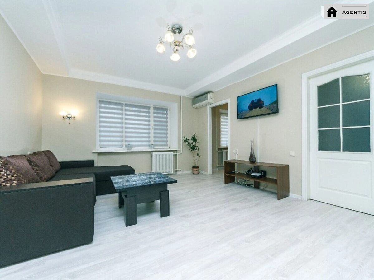 Apartment for rent. 3 rooms, 57 m², 2nd floor/9 floors. 1, Akademika Filatova vul., Kyiv. 