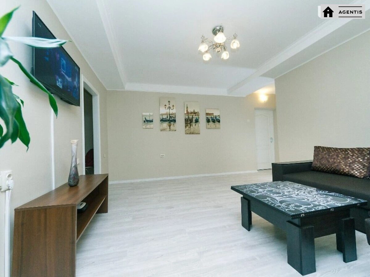 Apartment for rent. 3 rooms, 57 m², 2nd floor/9 floors. 1, Akademika Filatova vul., Kyiv. 