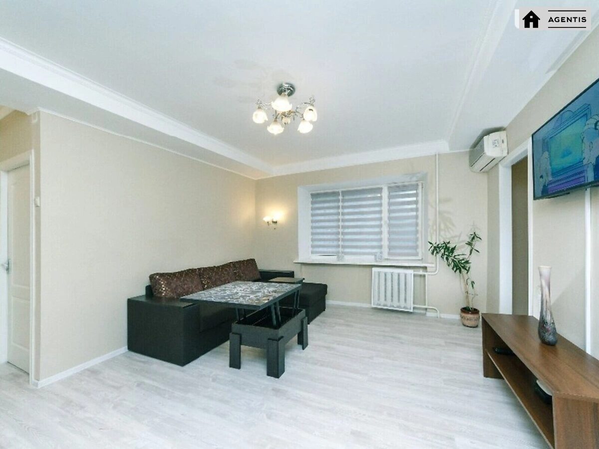 Apartment for rent. 3 rooms, 57 m², 2nd floor/9 floors. 1, Akademika Filatova vul., Kyiv. 