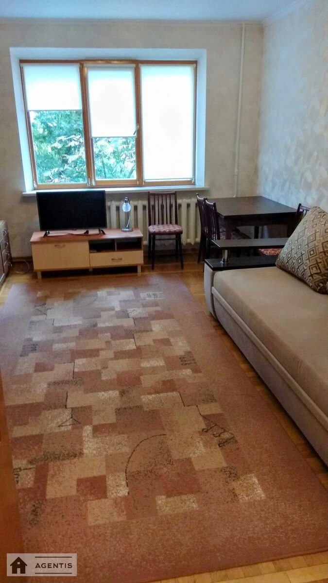 Apartment for rent. 3 rooms, 65 m², 2nd floor/9 floors. 40, Volodymyra Ivasyuka prosp. Heroyiv Stalinhrada, Kyiv. 