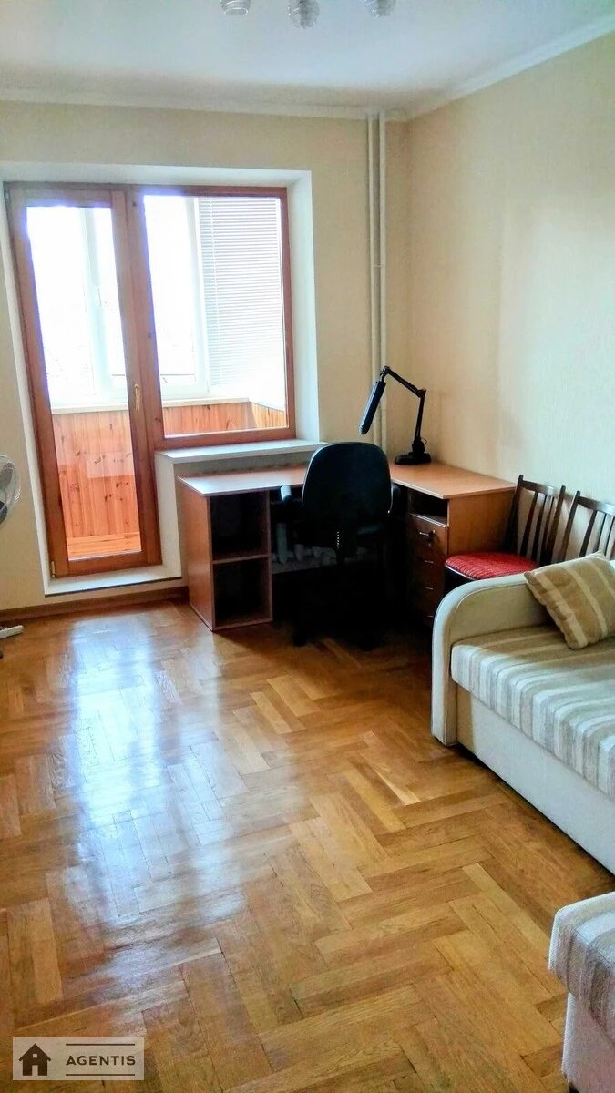 Apartment for rent. 3 rooms, 65 m², 2nd floor/9 floors. 40, Volodymyra Ivasyuka prosp. Heroyiv Stalinhrada, Kyiv. 