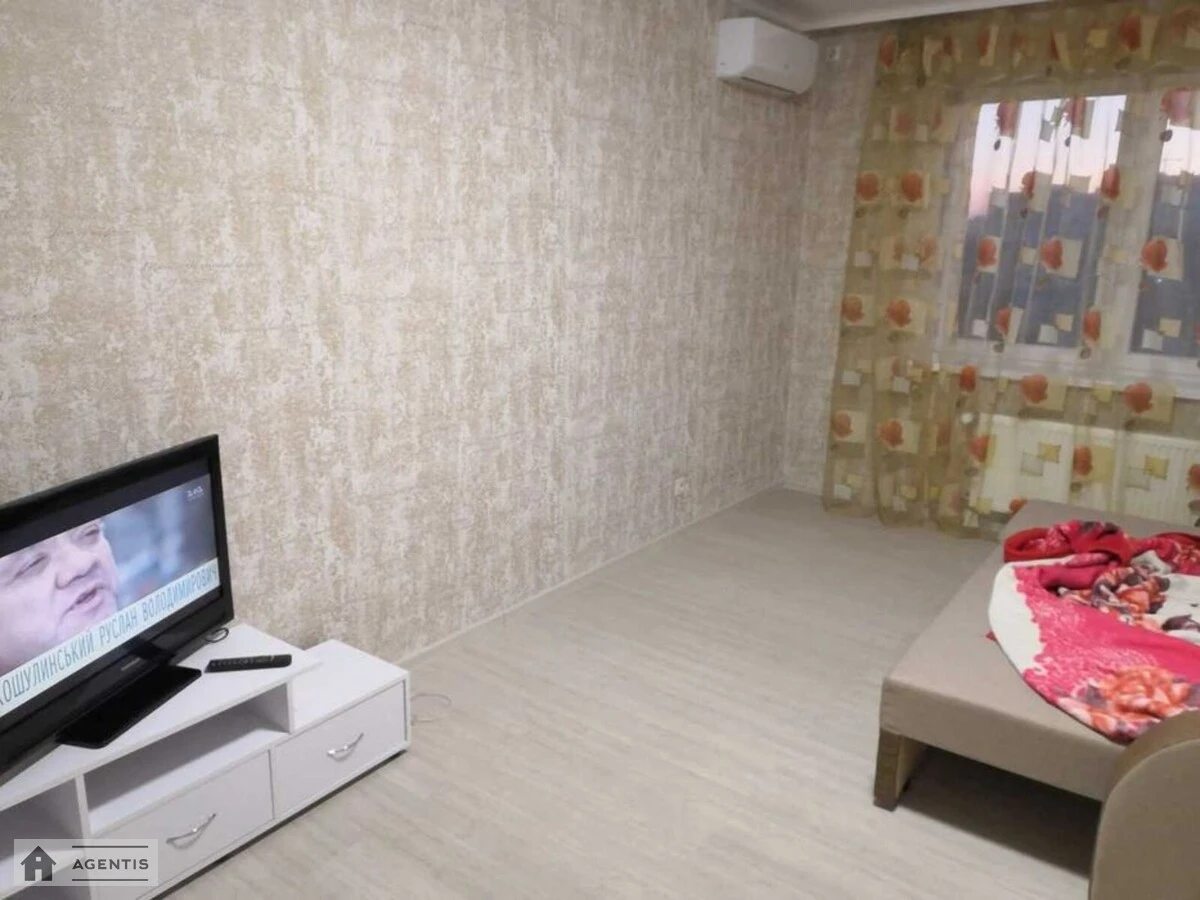 Apartment for rent. 1 room, 42 m², 14 floor/25 floors. 14, Nyzhnyokluchova 14, Kyiv. 
