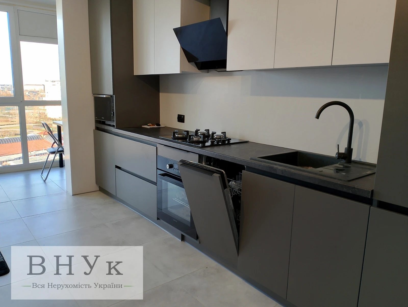 Продаж квартири 1 кімната, 534 m², 11 пов./11 поверхів. Білогірська вул., Тернопіль. 