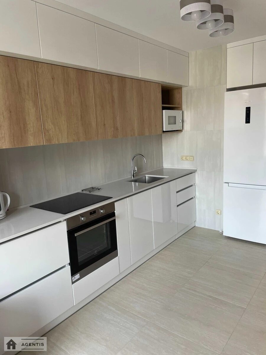 Apartment for rent. 1 room, 42 m², 13 floor/13 floors. 18, Rodyny Kristeriv vul., Kyiv. 