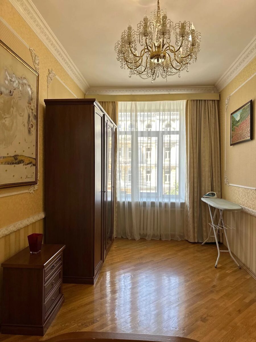 Apartment for rent. 2 rooms, 57 m², 3rd floor/8 floors. Velyka Vaselkivska, Kyiv. 
