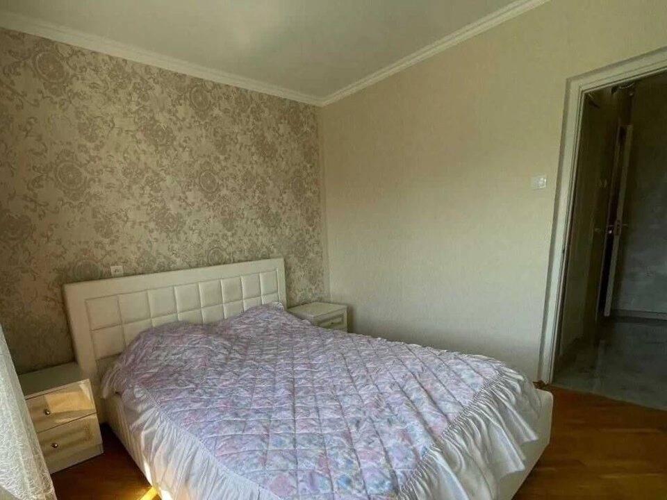 Здам квартиру. 3 rooms, 76 m², 6th floor/15 floors. 14, Срібнокільська 14, Київ. 