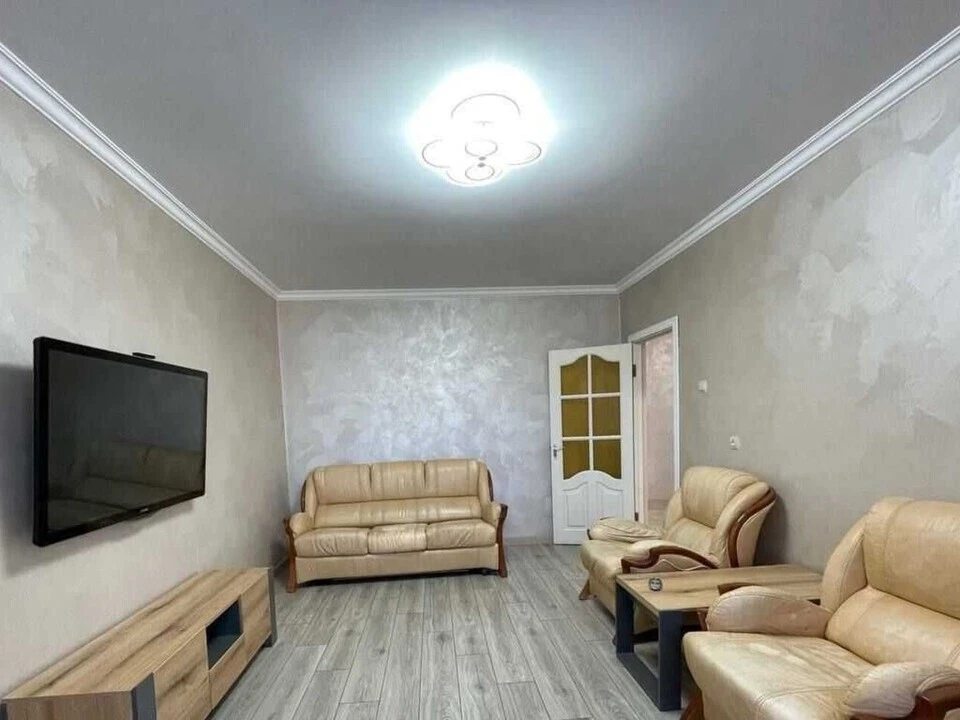 Здам квартиру. 3 rooms, 76 m², 6th floor/15 floors. 14, Срібнокільська 14, Київ. 