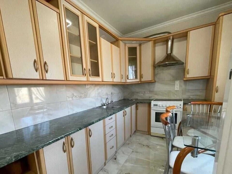 Apartment for rent. 3 rooms, 76 m², 6th floor/15 floors. 14, Sribnokilska 14, Kyiv. 