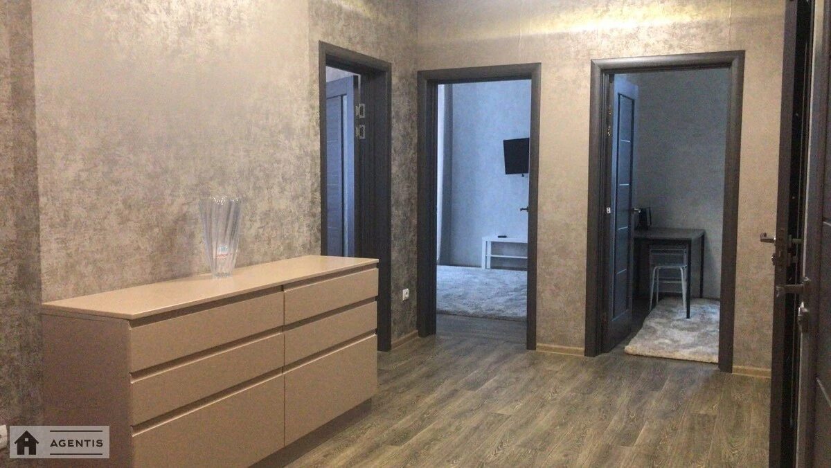 Сдам квартиру. 3 rooms, 95 m², 14 floor/25 floors. 2, Драгоманова 2, Киев. 