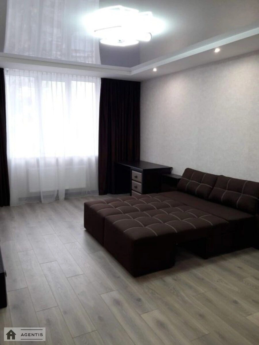 Apartment for rent. 1 room, 52 m², 6th floor/22 floors. 3, Mykhayla Maksymovycha vul. Onufriya Trutenka, Kyiv. 