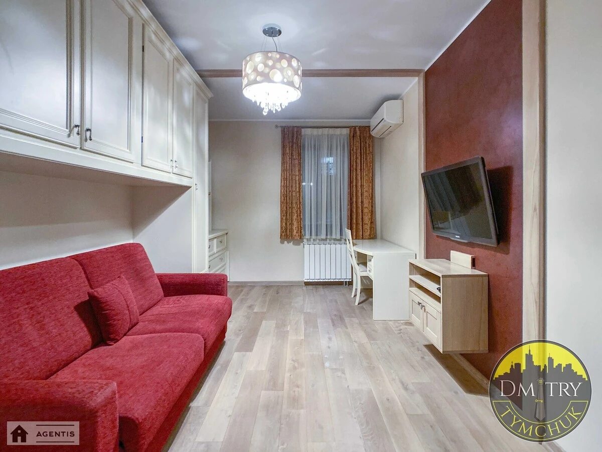 Сдам квартиру. 4 rooms, 132 m², 2nd floor/5 floors. 10, Мкіївська , Киев. 