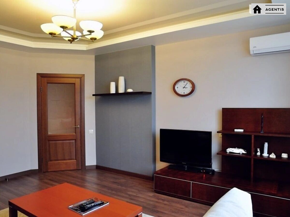 Apartment for rent. 3 rooms, 80 m², 18 floor/25 floors. 30, Golosiyivska 30, Kyiv. 