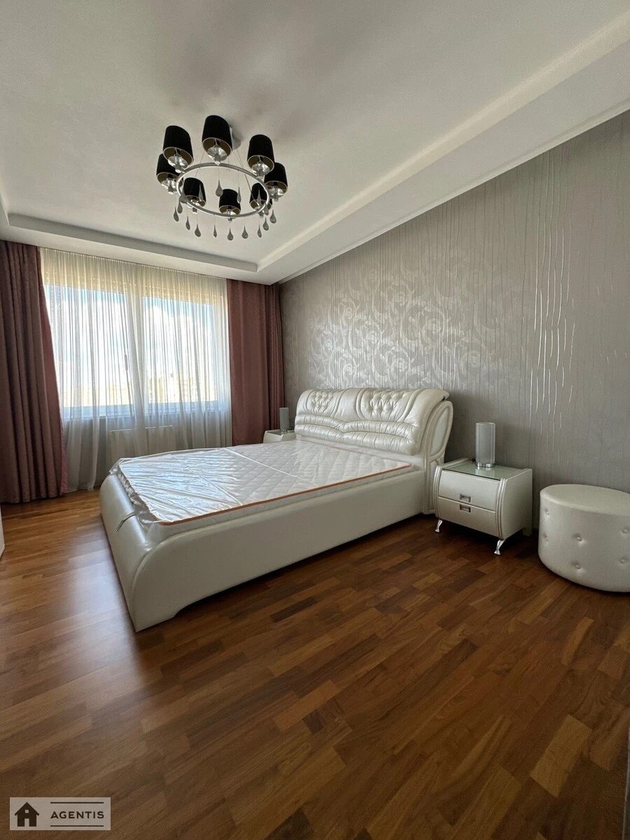 Сдам квартиру. 2 rooms, 120 m², 15 floor/25 floors. Жилянская, Киев. 
