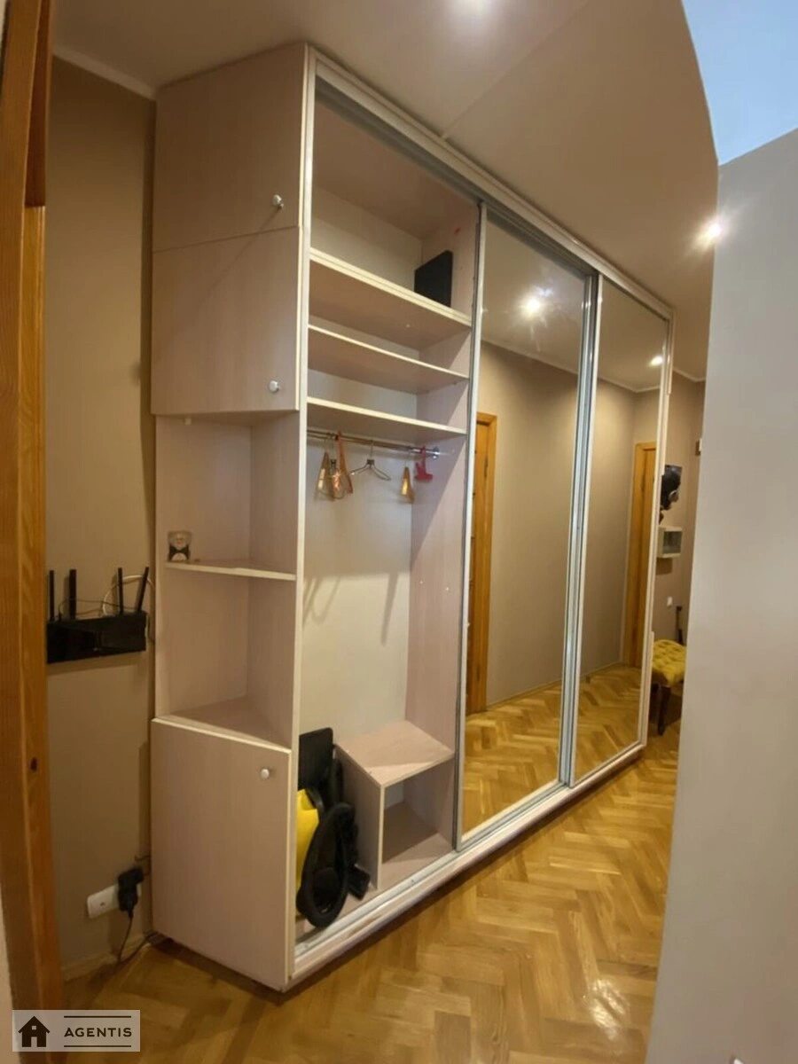 Apartment for rent. 2 rooms, 63 m², 4th floor/5 floors. 2, Kopylivska 2, Kyiv. 