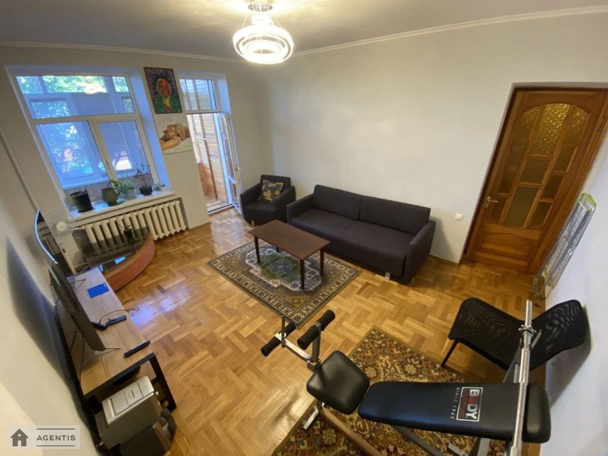 Сдам квартиру. 2 rooms, 63 m², 4th floor/5 floors. 2, Копыловская 2, Киев. 