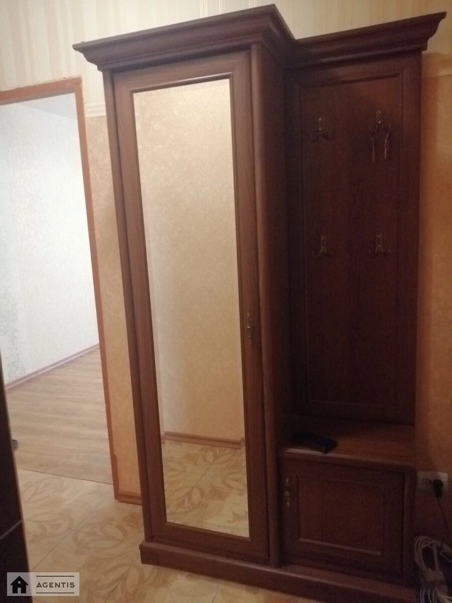 Сдам квартиру. 2 rooms, 49 m², 9th floor/9 floors. 24, Ярослава Гашека бульв., Киев. 