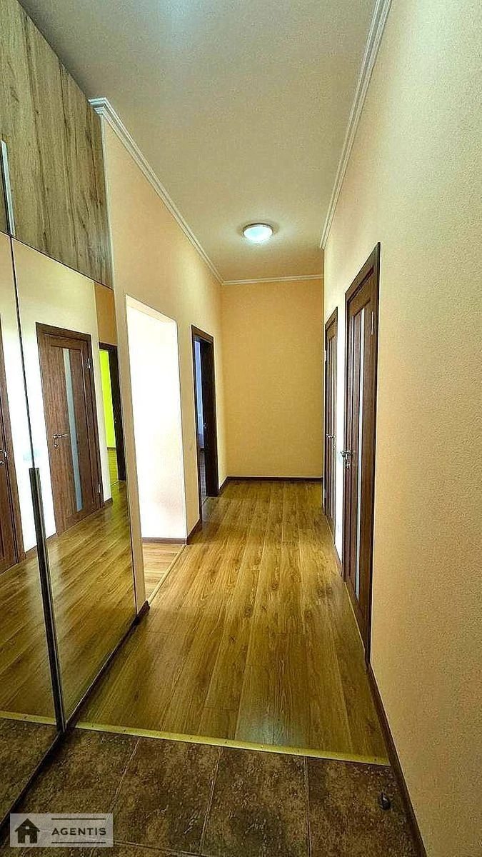 Apartment for rent. 2 rooms, 76 m², 3rd floor/9 floors. 8, Akademika Yefremova vul. Komandarma Uborevycha, Kyiv. 