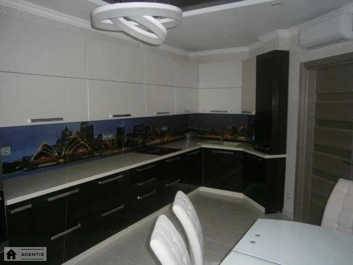 Сдам квартиру. 3 rooms, 135 m², 6th floor/12 floors. 47, Златоустовская 47, Киев. 