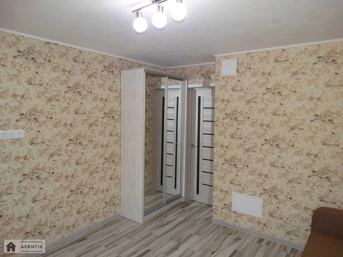 Apartment for rent. 1 room, 33 m², 2nd floor/5 floors. 27, Stecenka 27, Kyiv. 