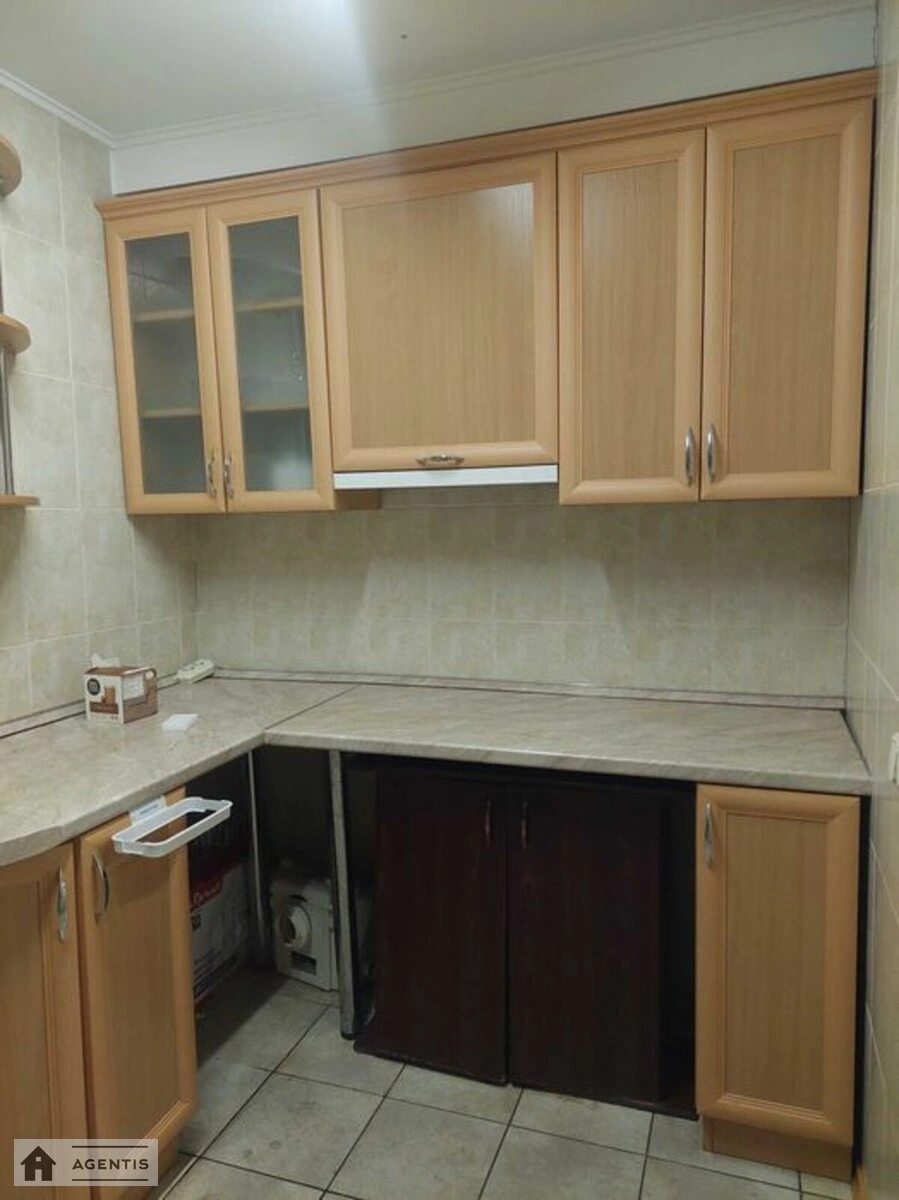 Apartment for rent. 5 rooms, 160 m², 1st floor/16 floors. 26, Mykoly Bazhana prosp., Kyiv. 