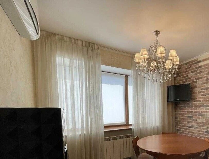 Apartment for rent. 4 rooms, 150 m², 14 floor/18 floors. 35, Mykhayla Kotelnykova vul., Kyiv. 