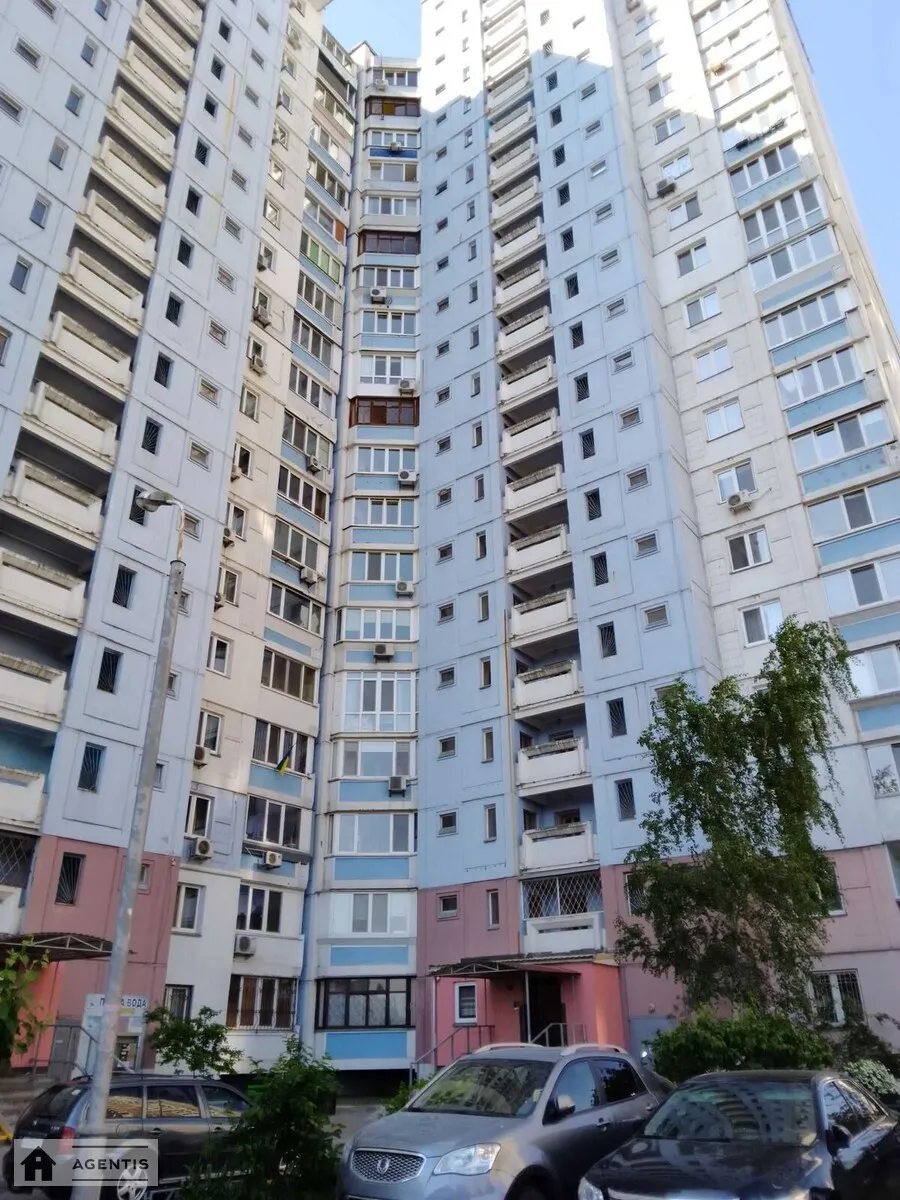 Сдам квартиру. 3 rooms, 75 m², 17 floor/19 floors. 1, Драгоманова 1, Киев. 