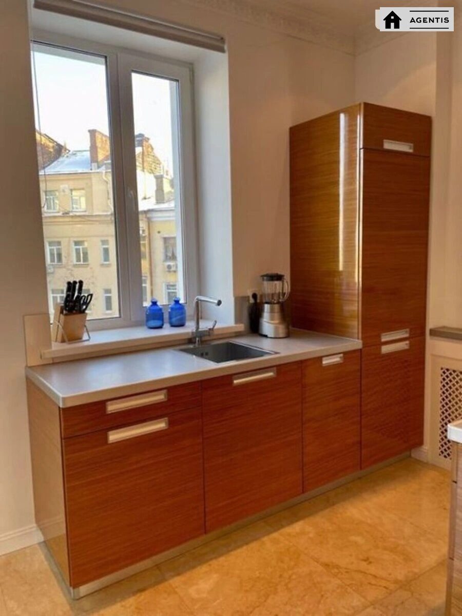 Apartment for rent. 2 rooms, 80 m², 6th floor/6 floors. 10, Observatorna 10, Kyiv. 