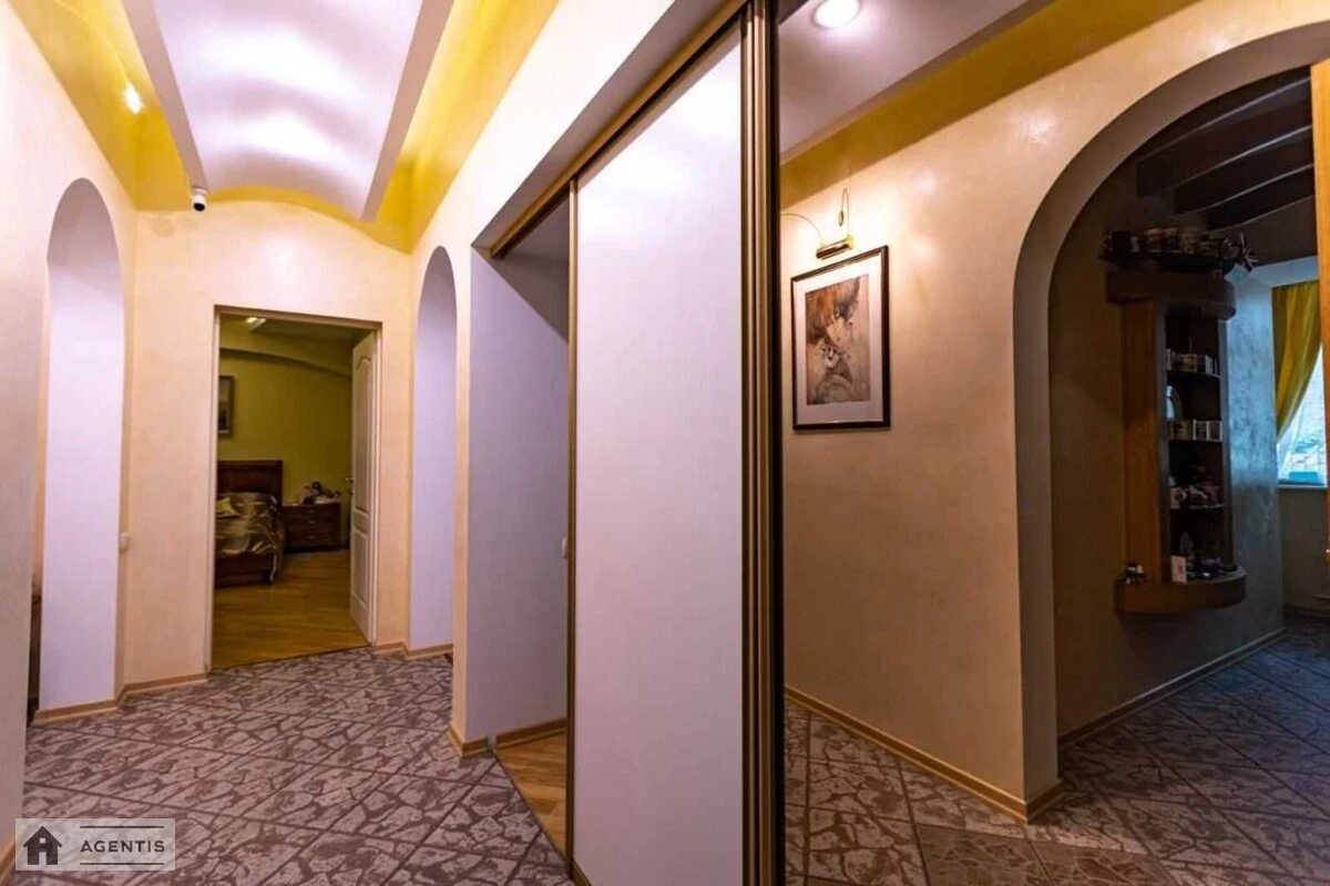 Сдам квартиру. 3 rooms, 92 m², 2nd floor/5 floors. 5, Дарвина 5, Киев. 