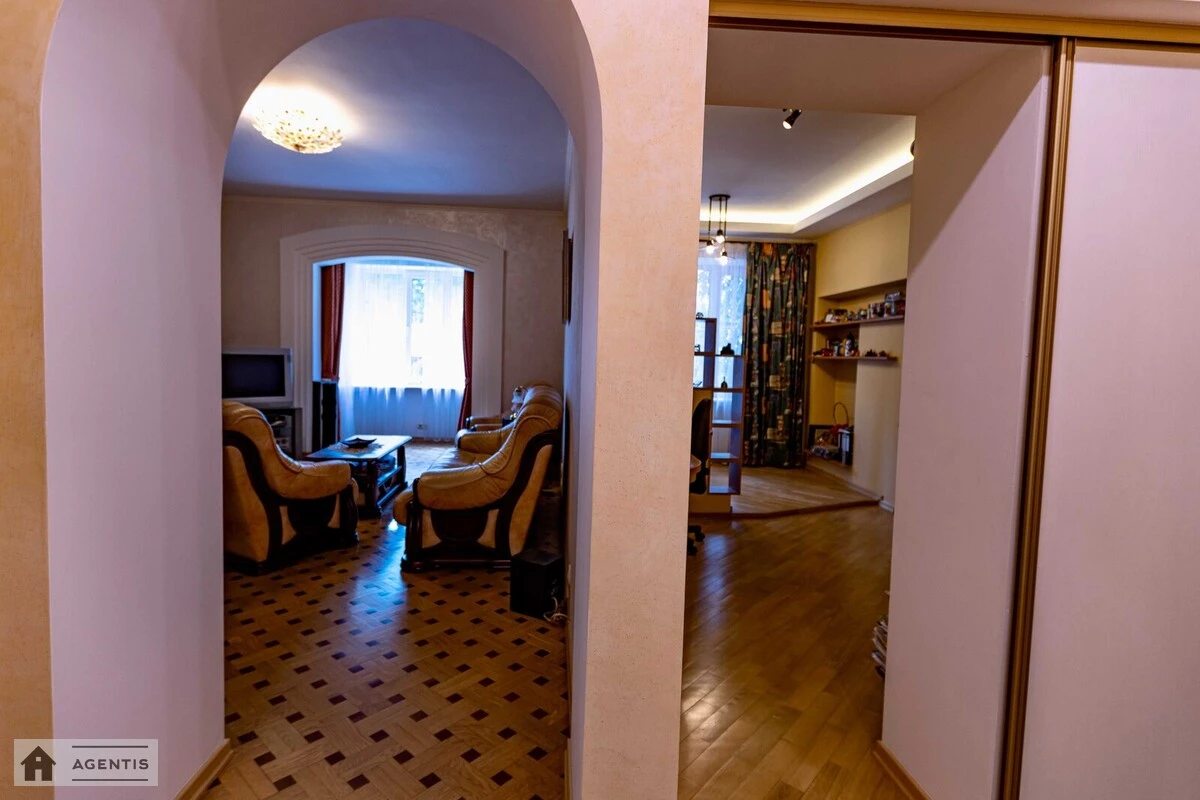 Apartment for rent. 3 rooms, 92 m², 2nd floor/5 floors. 5, Darvina 5, Kyiv. 