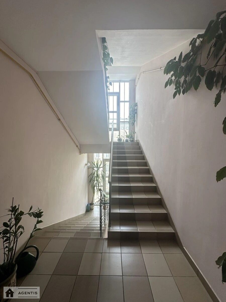 Сдам квартиру. 3 rooms, 160 m², 3rd floor/6 floors. 5, Спасская 5, Киев. 